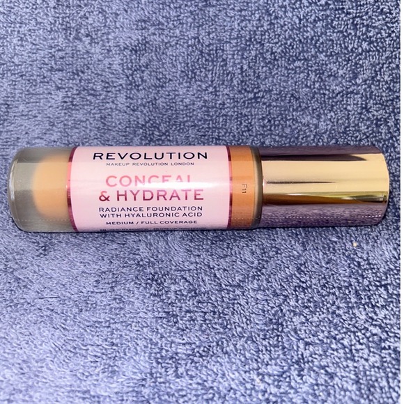 Revolution Conceal & Hydrate Radiance Foundation F11 Medium Full Coverage - Picture 1 of 3